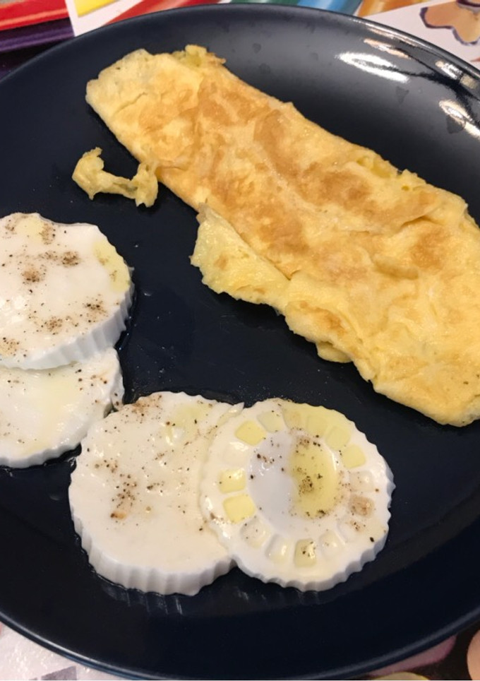 Una foto de Tortilla francesa, acompañada de queso Burgos 0% para la dieta