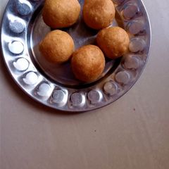 A picture of Dry fruit kachori.