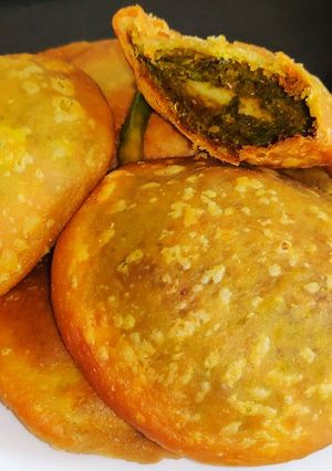 A picture of Bharwah matar kachori.