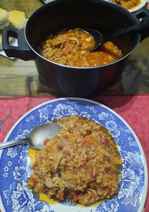 Una foto de Arroz con pollo desmenuzado (plato principal)