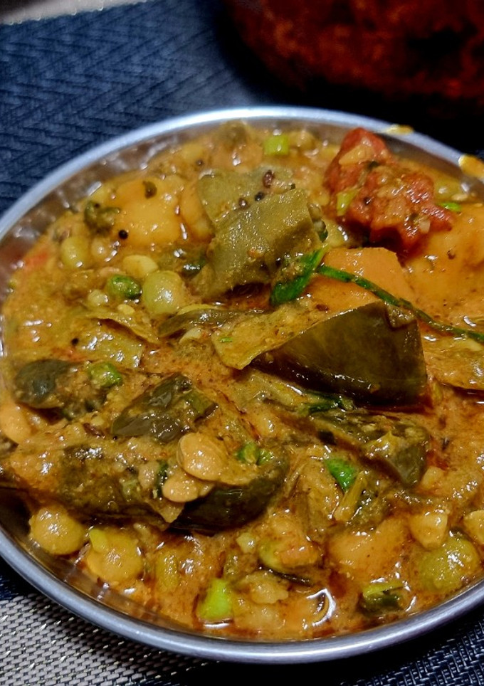 A picture of Rasa valu Undhiyu.
