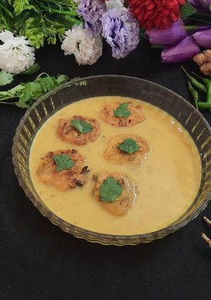 A picture of Punjabi pakora kadhi.
