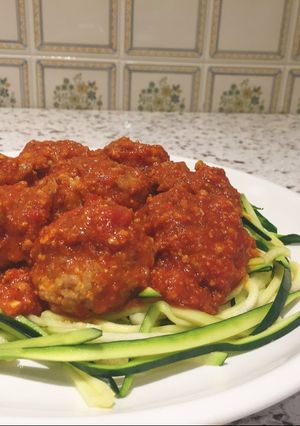 Hình của món Spaghetti bí ngòi và gà tây viên.
