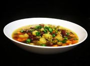 Una foto de sopa de campo