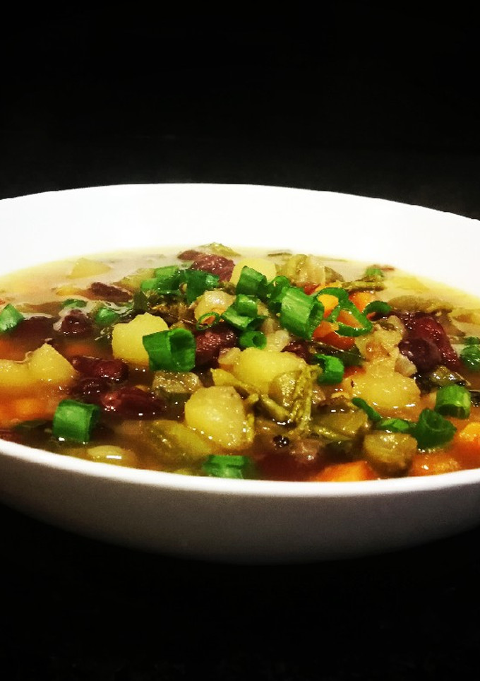 Una foto de Sopa deliciosa de boniato, habas con vaina y frijoles