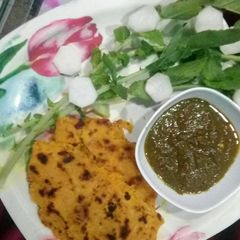 A picture of Makke ki roti sarso ka saag.