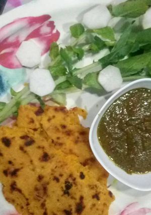 A picture of Makke ki roti sarso ka saag.