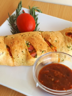 A picture of Stromboli pizza.