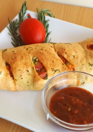 A picture of Stromboli pizza.