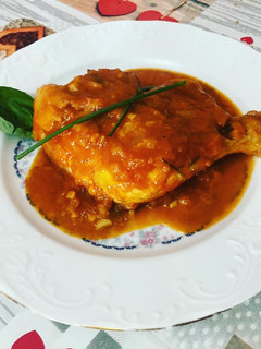 Una foto de Pollo en salsa de cebolla y setas