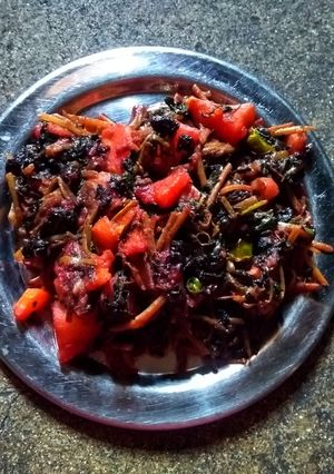 লাল শাকের ঘন্ট(lal shaker ghonto recipe in Bengali) রেসিপির প্রধান ছবি