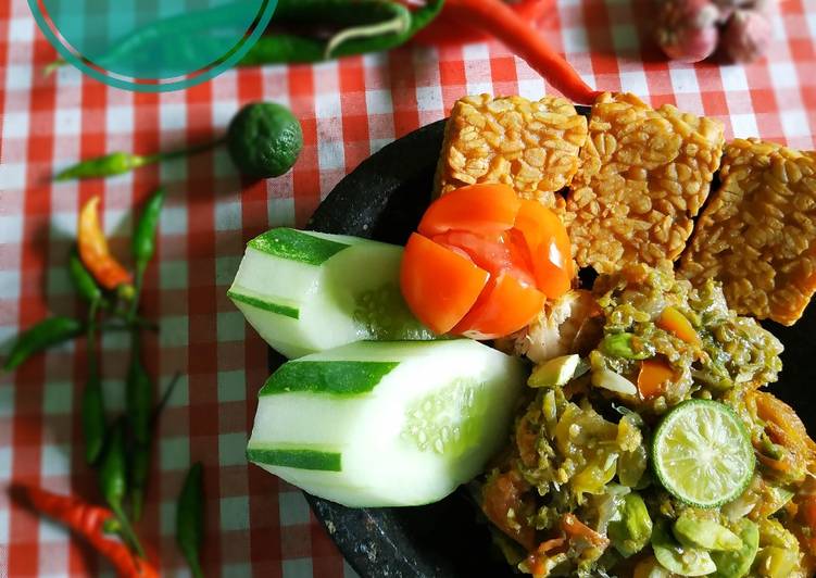 Langkah Mudah untuk Membuat Resep Ayam Goreng Sambal Ijo yang Menggugah Selera