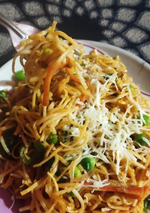 वेज नूडल्स (veg noodles recipe in Hindi) रेसिपी मुख्य फोटो