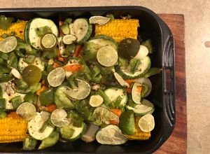 Una foto de Pollo al Horno con Limón y Vegetales