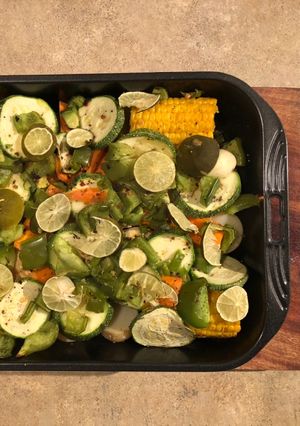 Una foto de Pollo al Horno con Limón y Vegetales