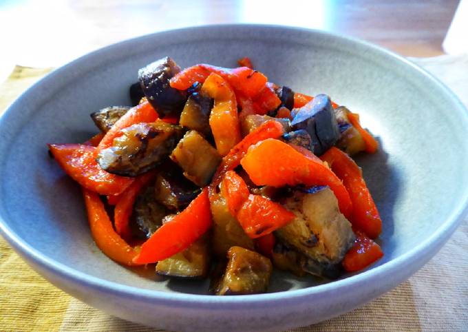 Gebratene Aubergine und Paprika mit Miso (茄子とパプリカの味噌炒め)