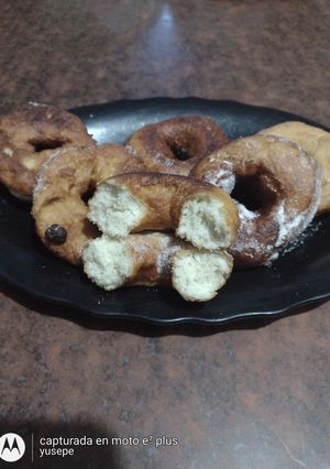 Una foto de Donas con harina para pizza y leudante