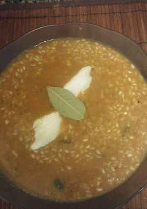 Una foto de Sopa de arroz yamaní con caldito casero y tofu