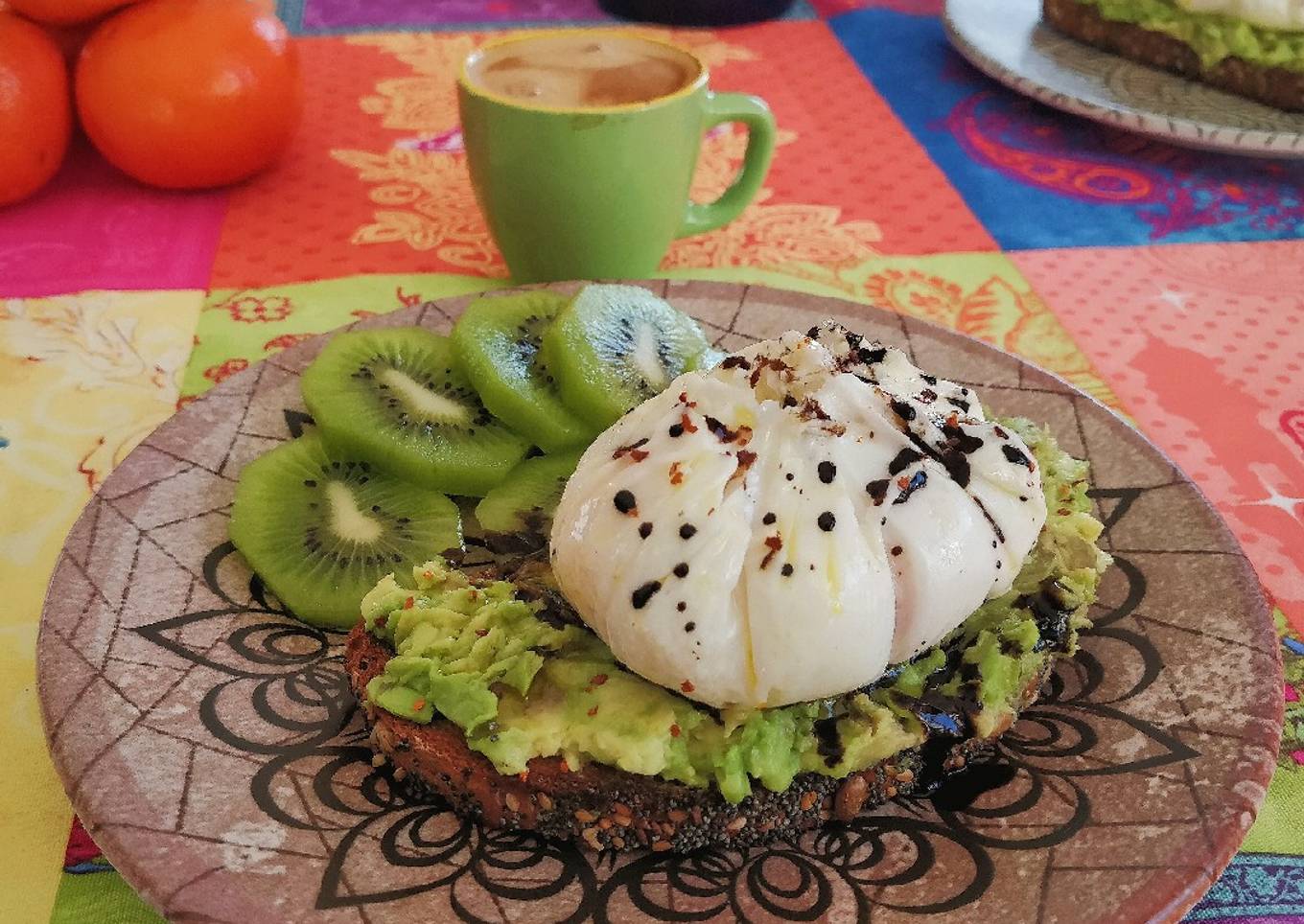 Tostada de aguacate y huevo poché