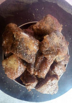 Hình của món Sườn kho tiêu.