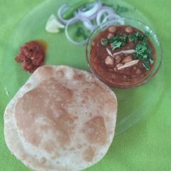 A picture of Chhole Bhature.