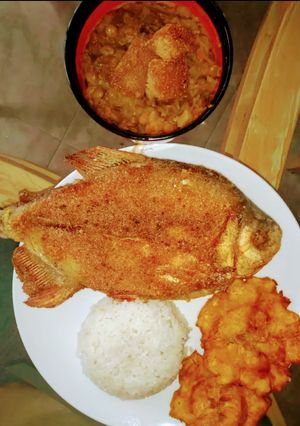 Una foto de Almuerzo casero, lentejas express y cachama frita