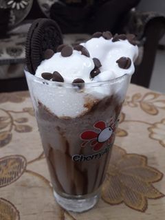 ઓરીઓ મિલ્ક શેક (orio milk shake recipe in gujarati) રેસીપી મુખ્ય ફોટો