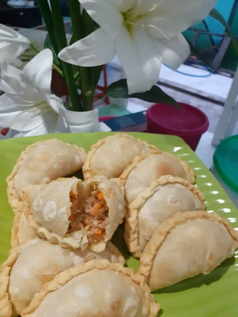 Langkah Mudah untuk Membuat Resep Pastel isi bihun wortel praktis yang Lezat Sekali Anti Ribet, Lezat