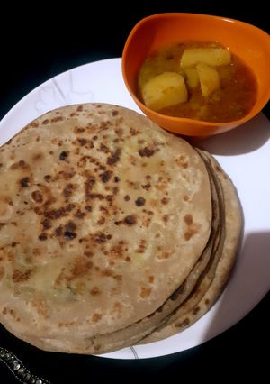 आलू का पराठा (Aloo ka paratha recipe in hindi) रेसिपी मुख्य फोटो