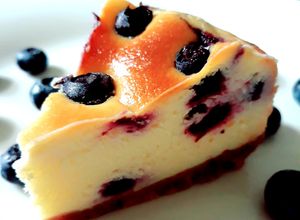 รูปของ Blueberry Cheesecake บลูเบอร์รี่ชีสเค้ก (แบบอบ) ใช้บลูเบอร์รี่สดในการทำ