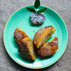 A picture of Stuffed onion chana dal tiki.