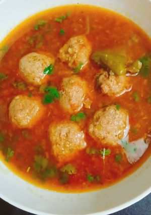 A picture of Beef kofta curry.