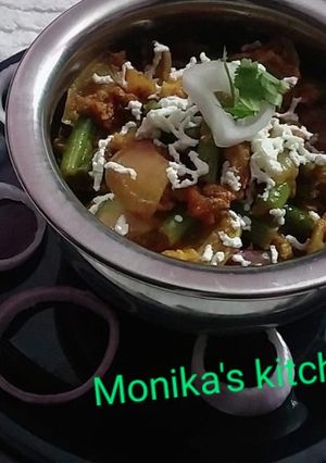 A picture of Frenh beans in creamy gravy.