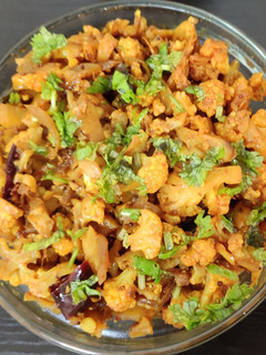 ஆந்திரா காலிஃபிளவர் வேப்புடு (Andra cauliflower fry) (Andhra cauliflower veppudu recipe in tamil) செய்முறை முக்கிய புகைப்படம்