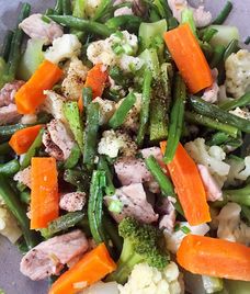 xào súp lơ xào thịt