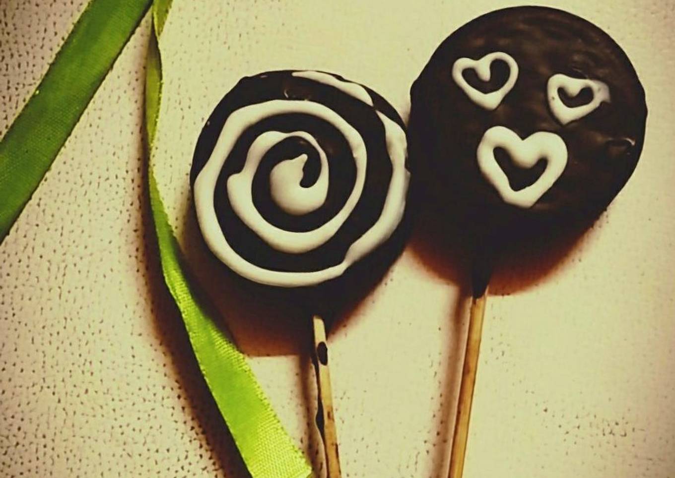 Oreo Lollipops