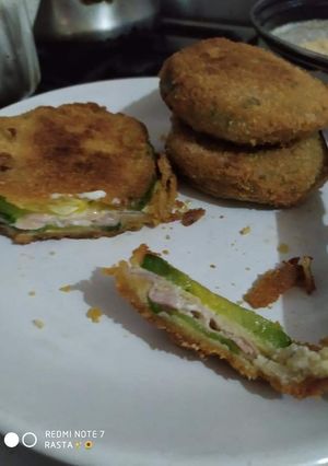 Una foto de Milanesas de zapallitos verdes con jamón y queso. 🤤