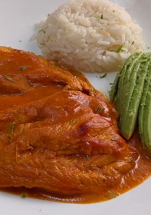 Foto principal de Pollo en salsa de coco y Lima