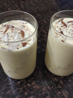   बादाम शेक (Badam shake recipe in hindi) रेसिपी मुख्य फोटो