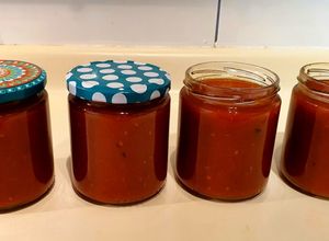 Una foto de Salsa de tomate casera para conserva