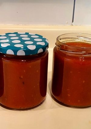 Una foto de Salsa de tomate casera para conserva