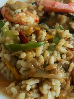 Una foto de Arroz meloso de langostinos, verduras y trufa negra