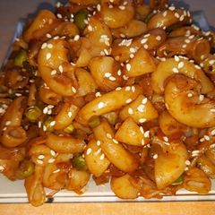 A picture of Chinese macaroni.