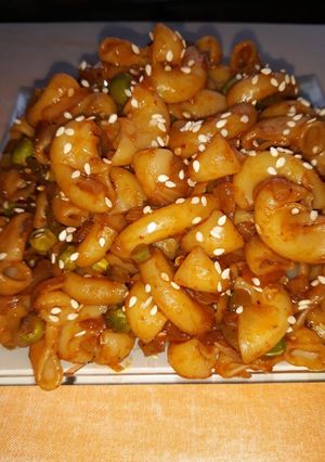 A picture of Chinese macaroni.
