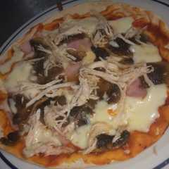 Una foto de Pizza de pan árabe express
