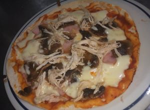 Una foto de Pizza de pan árabe express