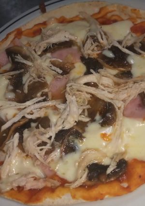 Una foto de Pizza de pan árabe express