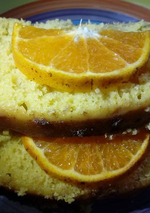 Una foto de Torta de mandarina 🍊 con cobertura de dulce de leche