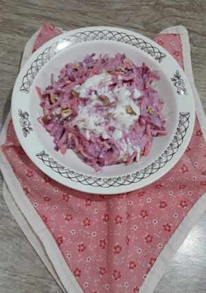 عکسی از دستور سالاد ریشه ها