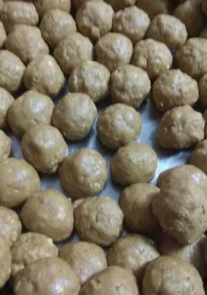 A picture of Gound Ka laddu.